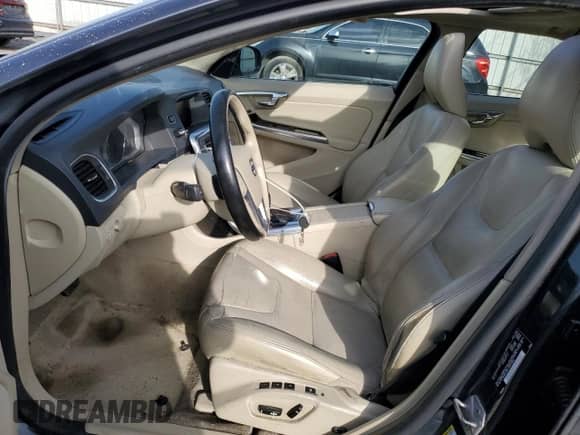 2015 Volvo S60 T5 Drive-E Platinum с VIN YV126MFM0F2360823, выставлен на аукционе Copart как лот 45910935 с пробегом 116 113 миль миль и Списание • Salvage title. История ставок и продаж доступна на DreamBid. Изображение 7.
