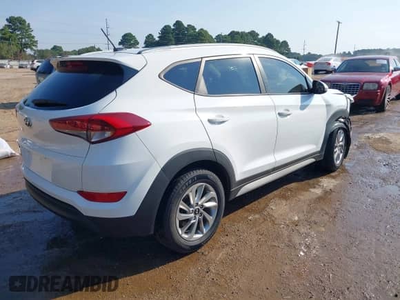 2017 Hyundai Tucson SE z VIN KM8J33A40HU478367, wystawiony jako IAAI lot #43218734 z przebiegiem 120 833 mil mil oraz . Historia ofert i sprzedaży dostępna na DreamBid. Obrazek 4.