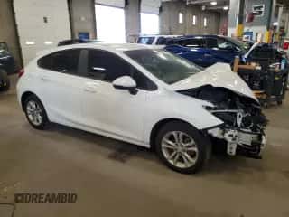 2019 Chevrolet Cruze LS z VIN 3G1BC6SM4KS601757, wystawiony jako Copart lot #82205465 z przebiegiem 101 687 mil mil oraz Szkoda całkowita • Salvage title. Historia ofert i sprzedaży dostępna na DreamBid. Obrazek 4.