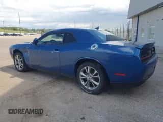 2021 Dodge Challenger SXT with VIN 2C3CDZGGXMH571879, listed as a Copart auction lot 71102565 with 29,647 mi miles and Salvage title. Bid and sale history available at DreamBid. Image 2.
