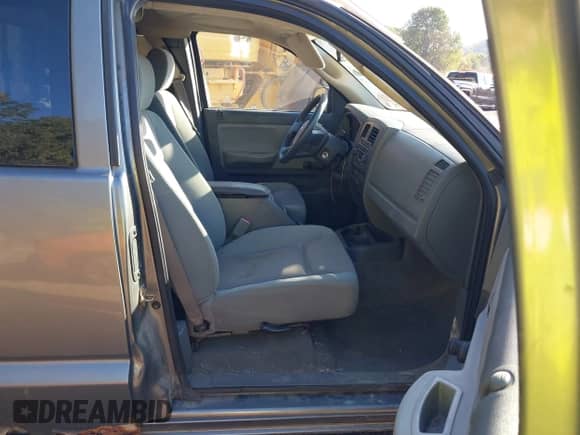 2005 Dodge Dakota ST with VIN 1D7HW22K85S189459, listed as a IAAI auction lot 43200184 with 180,750 mi miles and . Bid and sale history available at DreamBid. Image 5.