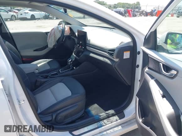 2020 Hyundai Ioniq Limited с VIN KMHC05LCXLU213966, выставлен на аукционе IAAI как лот 42560158 с пробегом 53 171 миль миль и . История ставок и продаж доступна на DreamBid. Изображение 5.