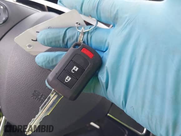 2023 Mitsubishi Outlander ES z VIN JA4ARUAU7PU009231, wystawiony jako IAAI lot #41297400 z przebiegiem 37 153 mil mil oraz . Historia ofert i sprzedaży dostępna na DreamBid. Obrazek 11.