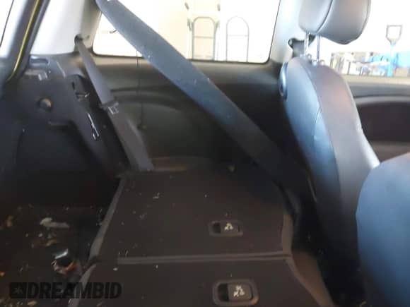 2010 MINI Hardtop with VIN WMWMF3C50ATZ63602, listed as a IAAI auction lot 42577007 with 121,843 mi miles and . Bid and sale history available at DreamBid. Image 8.