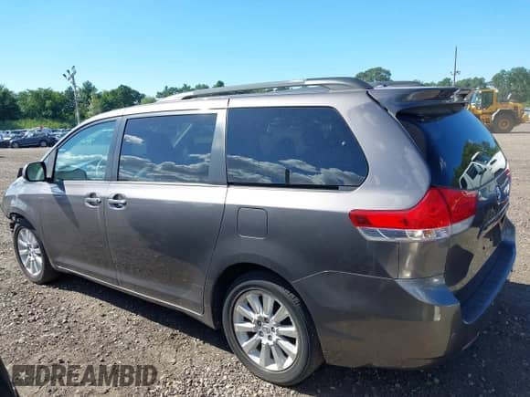 2013 Toyota Sienna XLE с VIN 5TDDK3DC6DS055136, выставлен на аукционе IAAI как лот 40085074 с пробегом 162 022 миль миль и . История ставок и продаж доступна на DreamBid. Изображение 14.