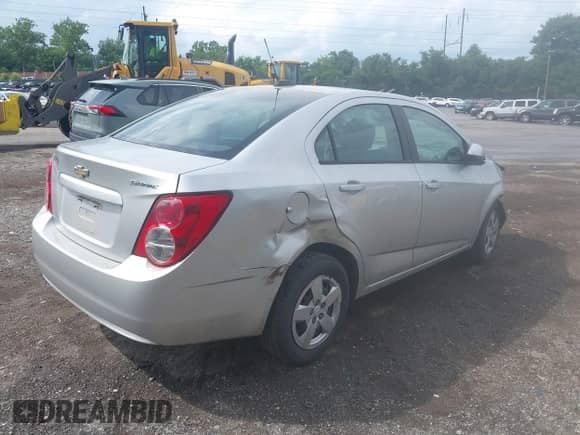 2015 Chevrolet Sonic LS с VIN 1G1JA5SH1F4166541, выставлен на аукционе IAAI как лот 42741092 с пробегом 87 706 миль миль и . История ставок и продаж доступна на DreamBid. Изображение 14.