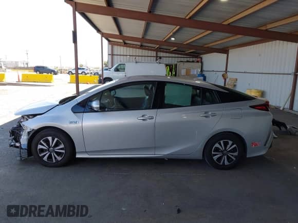 2018 Toyota Prius Plus z VIN JTDKARFP9J3078890, wystawiony jako IAAI lot #42617146 z przebiegiem 59 270 mil mil oraz . Historia ofert i sprzedaży dostępna na DreamBid. Obrazek 15.