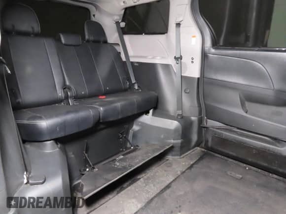 2015 Toyota Sienna SE с VIN 5TDXK3DC5FS642718, выставлен на аукционе Copart как лот 85938245 с пробегом 66 969 миль миль и Списание • Salvage title. История ставок и продаж доступна на DreamBid. Изображение 6.