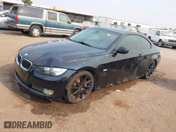 2010 BMW 3 Series 335i z VIN WBAWB7C56AP048323, wystawiony jako IAAI lot #40185446 z przebiegiem 136 840 mil mil oraz . Historia ofert i sprzedaży dostępna na DreamBid. Obrazek 2.