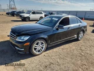 2014 Mercedes-Benz C 250 Sport с VIN WDDGF4HB8ER302462, выставлен на аукционе Copart как лот 70381965 с пробегом Не указан миль и Списание • Salvage title. История ставок и продаж доступна на DreamBid. Изображение 1.