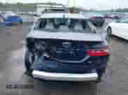 2021 Toyota Camry SE Nightshade z VIN 4T1G11AK8MU585082, wystawiony jako IAAI lot #43245347 z przebiegiem 88 301 mil mil oraz . Historia ofert i sprzedaży dostępna na DreamBid. Obrazek 6.