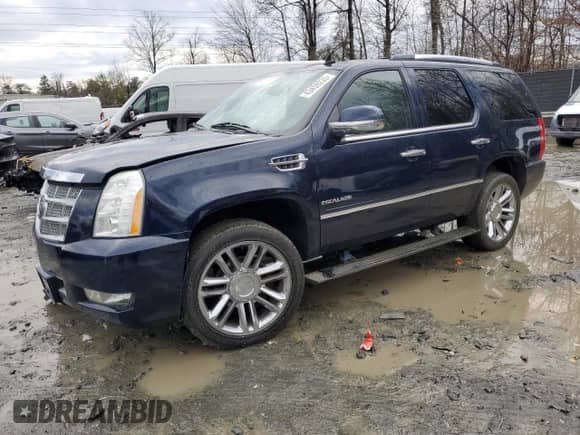 2008 Cadillac Escalade z VIN 1GYFK43818R273768, wystawiony jako Copart lot #43459235 z przebiegiem 203 305 mil mil oraz Szkoda całkowita • Salvage title. Historia ofert i sprzedaży dostępna na DreamBid. Obrazek 1.