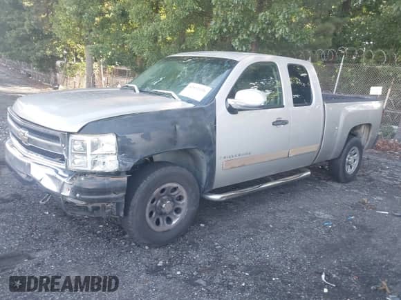 2007 Chevrolet Silverado 1500 1LT with VIN 1GCEC19C37Z522627, listed as a IAAI auction lot 42432156 with 302,916 mi miles and . Bid and sale history available at DreamBid. Image 2.