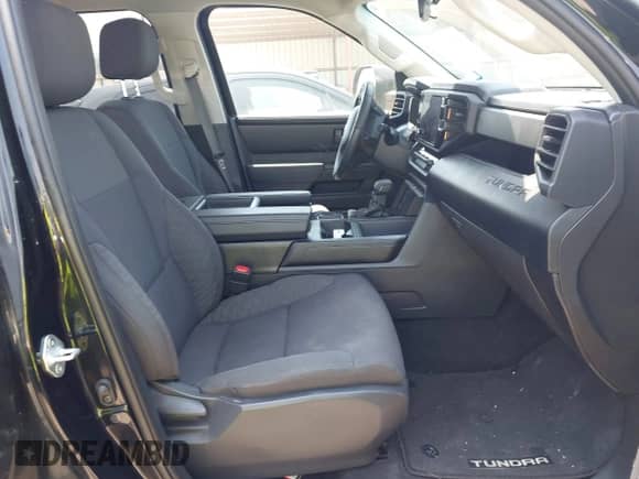 2022 Toyota Tundra SR with VIN 5TFKB5AB7NX017988, listed as a IAAI auction lot 42986871 with 50,437 mi miles and . Bid and sale history available at DreamBid. Image 5.