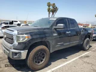 2018 Toyota Tundra SR с VIN 5TFUY5F17JX715308, выставлен на аукционе Copart как лот 63417605 с пробегом 209 938 миль миль и Списание • Salvage title. История ставок и продаж доступна на DreamBid. Изображение 1.
