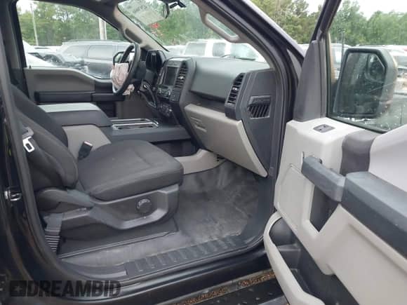 2019 Ford F-150 XL with VIN 1FTEW1E54KFB76726, listed as a IAAI auction lot 42970886 with 128,574 mi miles and . Bid and sale history available at DreamBid. Image 5.