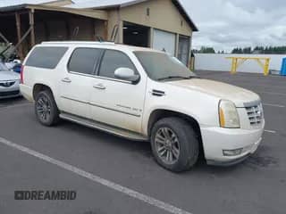 2008 Cadillac Escalade ESV с VIN 1GYFK66838R147564, выставлен на аукционе IAAI как лот 42555311 с пробегом 182 977 миль миль и . История ставок и продаж доступна на DreamBid. Изображение 1.