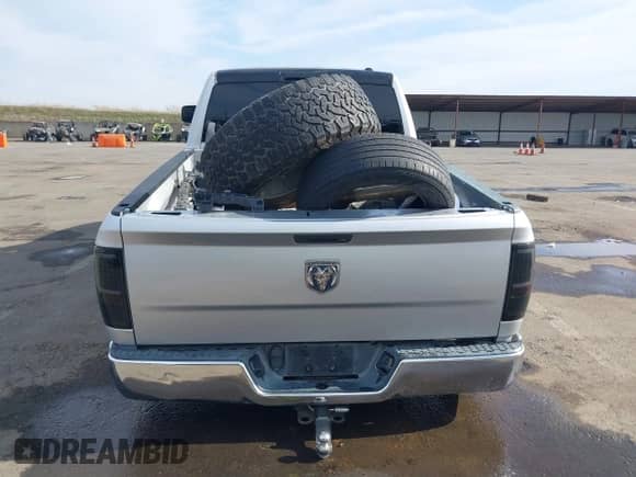 2009 Dodge 1500 SLT z VIN 1D3HB18T09S762917, wystawiony jako IAAI lot #41420656 z przebiegiem Nie podano mil oraz . Historia ofert i sprzedaży dostępna na DreamBid. Obrazek 15.