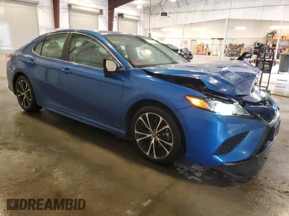 2020 Toyota Camry SE with VIN 4T1G11AK0LU327847, listed as a Copart auction lot 81641575 with 72,243 mi miles and Salvage title. Bid and sale history available at DreamBid. Image 4.