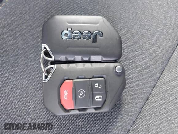 2024 Jeep Wrangler Willys с VIN 1C4PJXDG8RW334590, выставлен на аукционе IAAI как лот 42483813 с пробегом 8 575 миль миль и . История ставок и продаж доступна на DreamBid. Изображение 11.