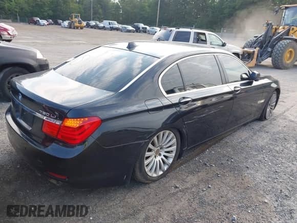 2009 BMW 7 Series 750Li with VIN WBAKB83579CY62360, listed as a IAAI auction lot 42776101 with 160,222 mi miles and . Bid and sale history available at DreamBid. Image 4.