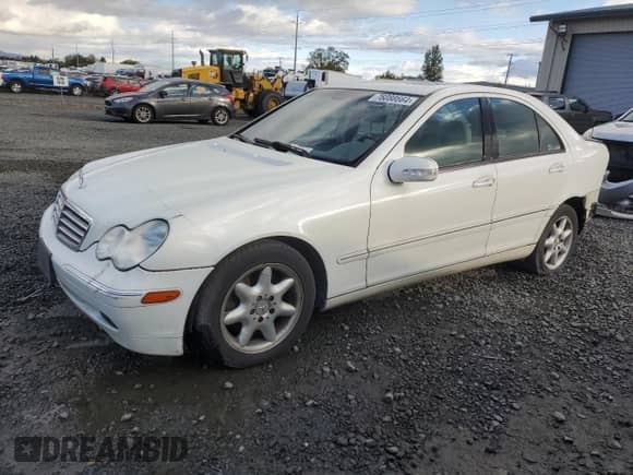 2004 Mercedes-Benz C 240 with VIN WDBRF81J04F526447, listed as a Copart auction lot 76088664 with 132,319 mi miles and Salvage title. Bid and sale history available at DreamBid. Image 1.