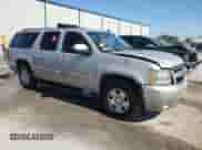 2009 Chevrolet Suburban 1LT z VIN 1GNFC26029R211530, wystawiony jako Copart lot #75316844 z przebiegiem Nie podano mil oraz Szkoda całkowita • Salvage title. Historia ofert i sprzedaży dostępna na DreamBid. Obrazek 4.