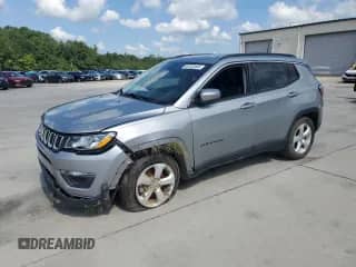 2021 Jeep Compass Latitude z VIN 3C4NJCBBXMT559910, wystawiony jako Copart lot #68753465 z przebiegiem 84 693 mil mil oraz Szkoda całkowita • Salvage title. Historia ofert i sprzedaży dostępna na DreamBid. Obrazek 1.