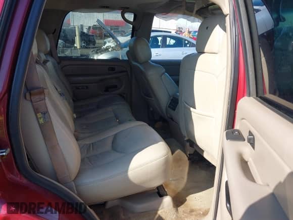 2005 Chevrolet Tahoe Z71 z VIN 1GNEC13T55R155842, wystawiony jako IAAI lot #41321412 z przebiegiem 221 109 mil mil oraz . Historia ofert i sprzedaży dostępna na DreamBid. Obrazek 8.