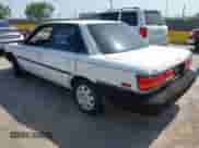 1990 Toyota Camry z VIN JT2SV21E9L0352085, wystawiony jako IAAI lot #42419588 z przebiegiem 138 425 mil mil oraz . Historia ofert i sprzedaży dostępna na DreamBid. Obrazek 3.