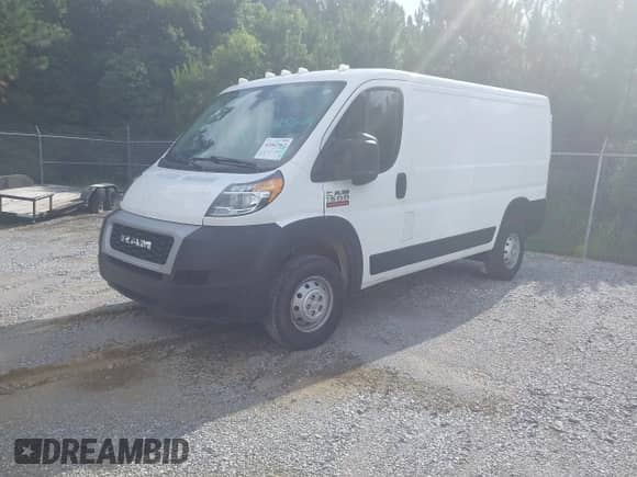 2021 Ram ProMaster Cargo z VIN 3C6LRVAG8ME573390, wystawiony jako IAAI lot #42462562 z przebiegiem 68 754 mil mil oraz . Historia ofert i sprzedaży dostępna na DreamBid. Obrazek 2.