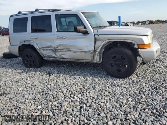 2006 Jeep Commander Limited z VIN 1J8HH58N86C283563, wystawiony jako Copart lot #64751605 z przebiegiem 203 567 mil mil oraz Szkoda całkowita • Salvage title. Historia ofert i sprzedaży dostępna na DreamBid. Obrazek 4.