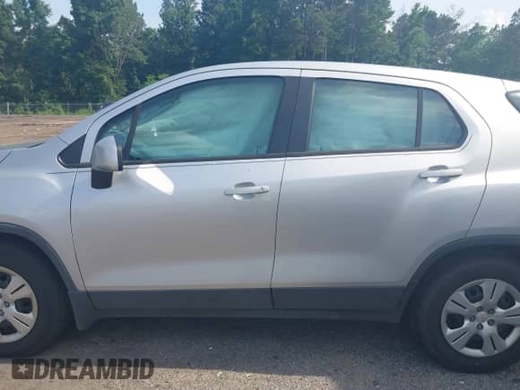 2015 Chevrolet Trax LS with VIN 3GNCJKSB1FL225406, listed as a IAAI auction lot 42488079 with 66,948 mi miles and . Bid and sale history available at DreamBid. Image 14.
