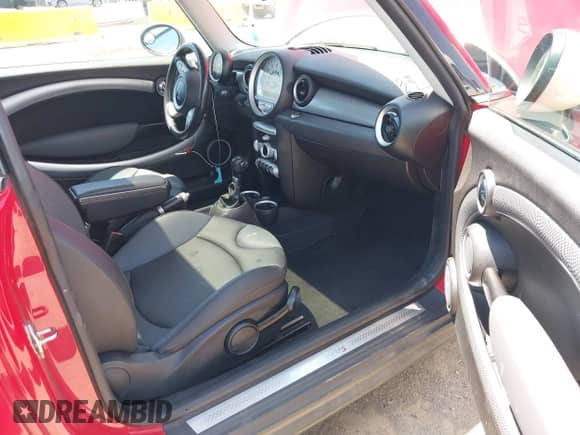 2009 MINI Hardtop S with VIN WMWMF73529TW84638, listed as a IAAI auction lot 42565544 with 60,721 mi miles and . Bid and sale history available at DreamBid. Image 5.