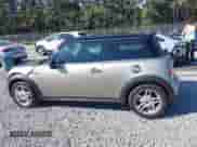2009 MINI Hardtop S с VIN WMWMF735X9TW84760, выставлен на аукционе IAAI как лот 43253174 с пробегом 87 394 миль миль и . История ставок и продаж доступна на DreamBid. Изображение 14.