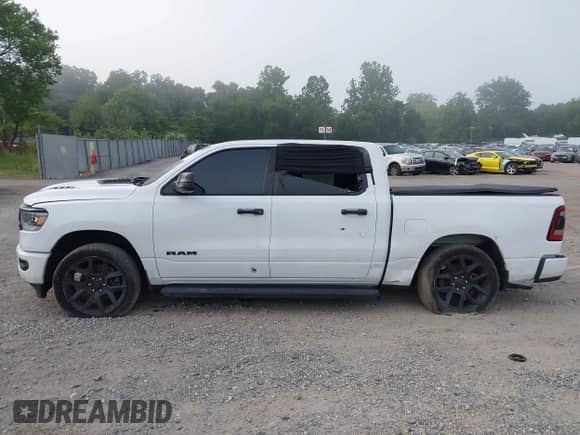 2023 Ram 1500 Laramie с VIN 1C6SRFJTXPN582106, выставлен на аукционе IAAI как лот 42651935 с пробегом 27 283 миль миль и . История ставок и продаж доступна на DreamBid. Изображение 14.