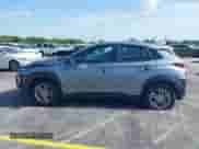 2021 Hyundai Kona SE z VIN KM8K12AA6MU705288, wystawiony jako IAAI lot #39764414 z przebiegiem 75 528 mil mil oraz . Historia ofert i sprzedaży dostępna na DreamBid. Obrazek 13.