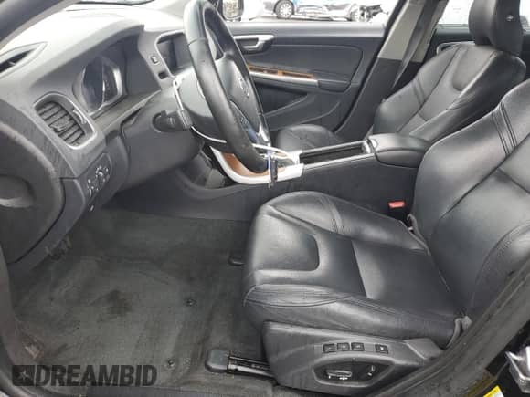 2018 Volvo S60 Inscription Platinum с VIN LYV402HM0JB173655, выставлен на аукционе Copart как лот 56365335 с пробегом 128 868 миль миль и Списание • Salvage title. История ставок и продаж доступна на DreamBid. Изображение 7.