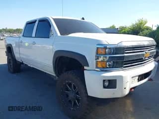 2016 Chevrolet Silverado 2500HD LT z VIN 1GC1KVE87GF133016, wystawiony jako IAAI lot #42843774 z przebiegiem 240 652 mil mil oraz . Historia ofert i sprzedaży dostępna na DreamBid. Obrazek 1.