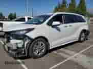 2022 Toyota Sienna XLE z VIN 5TDJRKEC3NS106018, wystawiony jako Copart lot #84283895 z przebiegiem 51 319 mil mil oraz Szkoda całkowita • Salvage title. Historia ofert i sprzedaży dostępna na DreamBid. Obrazek 1.