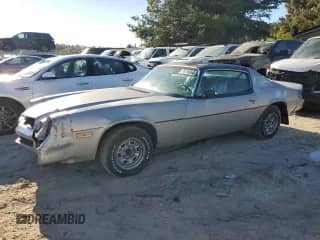 1980 Chevrolet Camaro с VIN 1P87HAN558030, выставлен на аукционе Copart как лот 74739064 с пробегом 35 781 миль миль и Списание • Salvage title. История ставок и продаж доступна на DreamBid. Изображение 1.