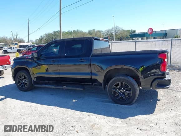 2022 Chevrolet Silverado 1500 RST z VIN 3GCUDEET8NG680920, wystawiony jako IAAI lot #41595611 z przebiegiem 43 457 mil mil oraz . Historia ofert i sprzedaży dostępna na DreamBid. Obrazek 14.