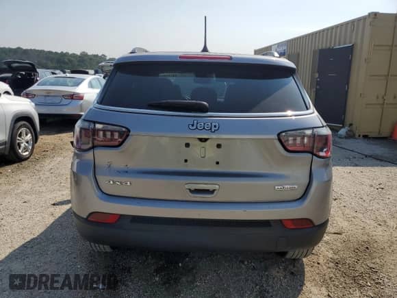 2022 Jeep Compass Latitude z VIN 3C4NJDBB3NT126436, wystawiony jako Copart lot #81163975 z przebiegiem 64 515 mil mil oraz Czysty tytuł • Clean title. Historia ofert i sprzedaży dostępna na DreamBid. Obrazek 6.
