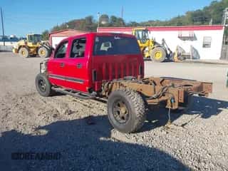 2005 Chevrolet Silverado 2500HD LT with VIN 1GCHK23U85F928859, listed as a IAAI auction lot 43384969 with 204,866 mi miles and . Bid and sale history available at DreamBid. Image 3.