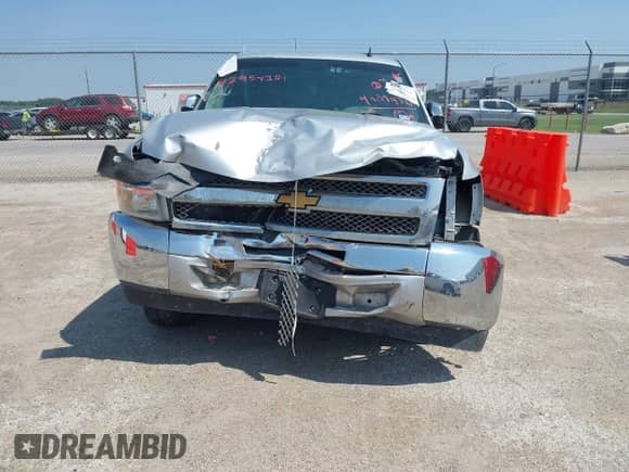 2012 Chevrolet Silverado 1500 LS z VIN 3GCPCREA4CG185181, wystawiony jako IAAI lot #42954321 z przebiegiem 268 189 mil mil oraz . Historia ofert i sprzedaży dostępna na DreamBid. Obrazek 12.