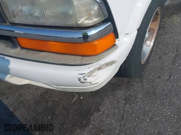 2001 Chevrolet S-10 with VIN 1GCCS14581K111095, listed as a IAAI auction lot 42688624 with 117,923 mi miles and . Bid and sale history available at DreamBid. Image 12.