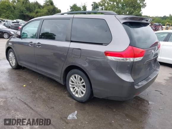2013 Toyota Sienna XLE AAS с VIN 5TDYK3DCXDS400038, выставлен на аукционе IAAI как лот 43152738 с пробегом 182 596 миль миль и . История ставок и продаж доступна на DreamBid. Изображение 3.
