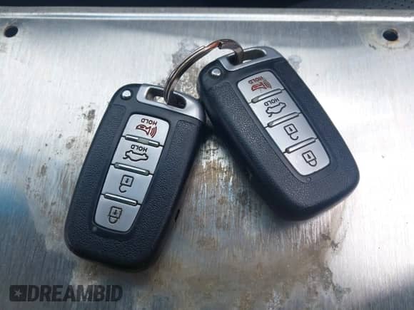 2012 Hyundai Genesis 3.8L с VIN KMHGC4DD3CU198348, выставлен на аукционе IAAI как лот 42922664 с пробегом 70 001 миль миль и . История ставок и продаж доступна на DreamBid. Изображение 11.