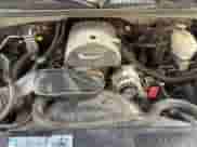 2004 GMC Sierra 1500 SLT z VIN 2GTEK19T341227163, wystawiony jako Copart lot #80357835 z przebiegiem 211 858 mil mil oraz Czysty tytuł • Clean title. Historia ofert i sprzedaży dostępna na DreamBid. Obrazek 7.