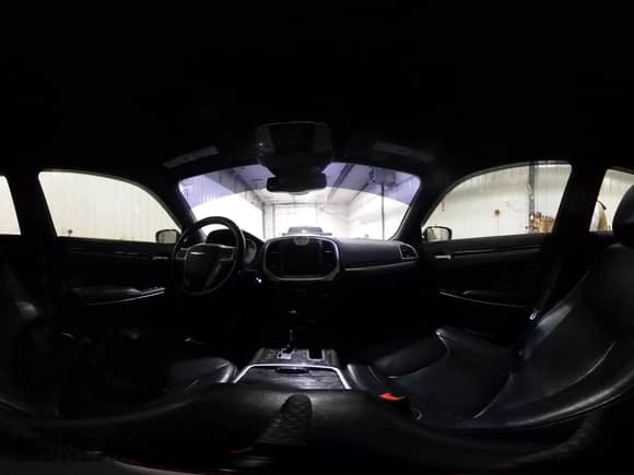 2013 Chrysler 300 C z VIN 2C3CCAKT5DH667072, wystawiony jako IAAI lot #41551843 z przebiegiem 181 649 mil mil oraz . Historia ofert i sprzedaży dostępna na DreamBid. Obrazek 19.